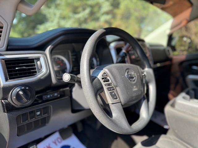 Used 2017 Nissan Titan SV RWD image 12