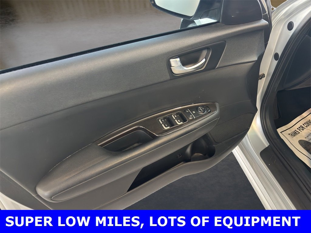 Used 2019 Kia Optima EX image 18