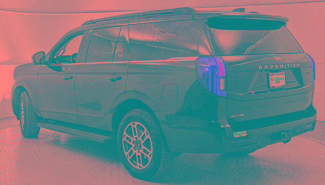 Certified 2025 Ford Expedition Active AWD/4WD image 4