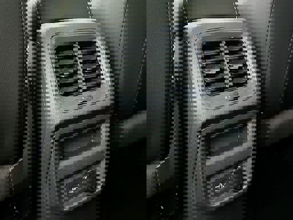 Used 2024 Volkswagen Tiguan SE R-Line image 13