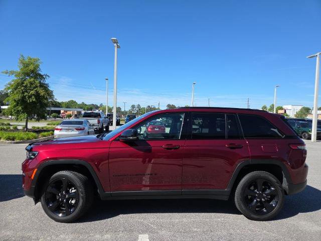 Used 2025 Jeep Grand Cherokee Limited w/ Black Appearance Package RWD image 4