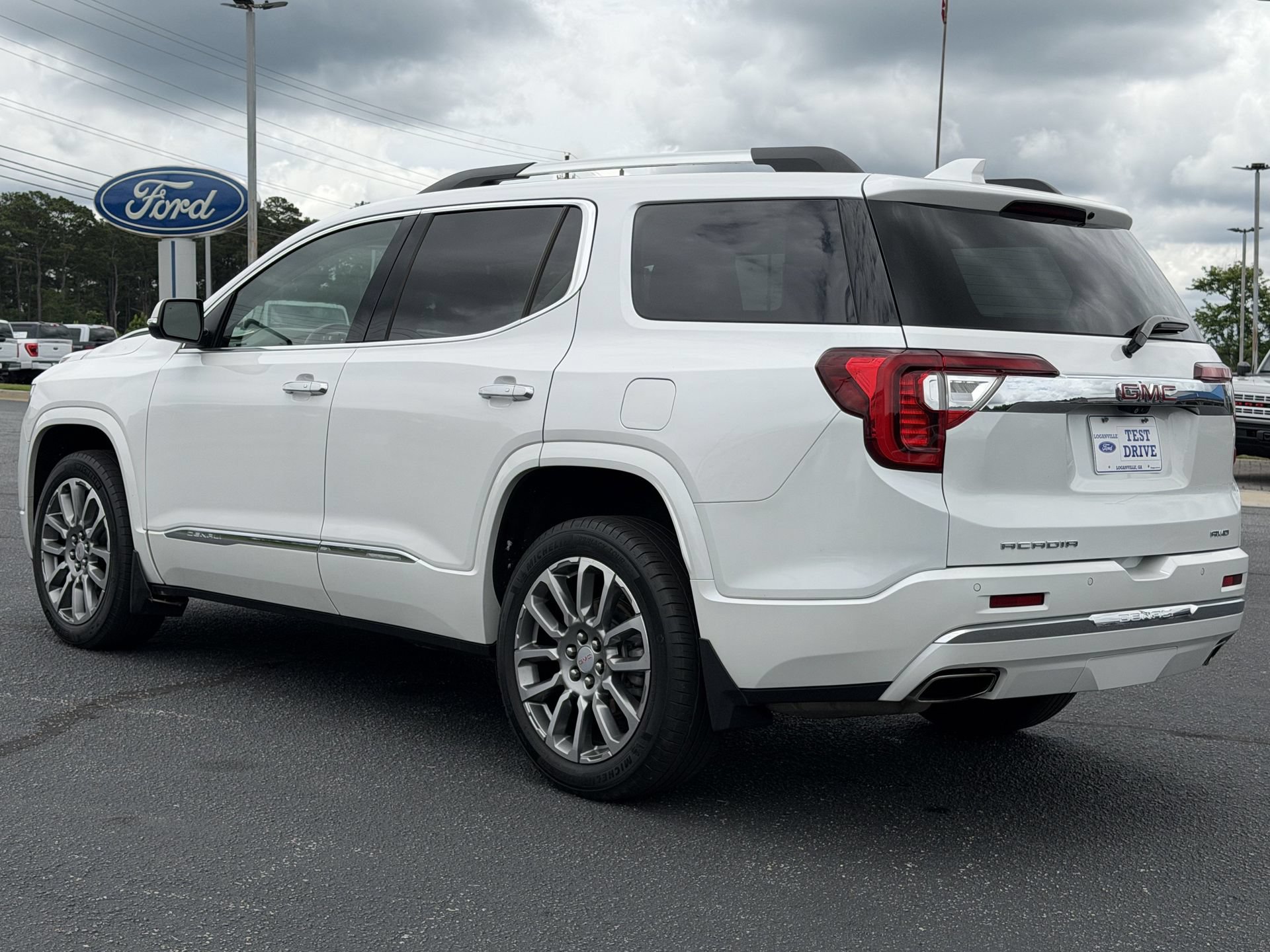 Used 2023 GMC Acadia Denali w/ Denali Technology Package AWD/4WD image 3