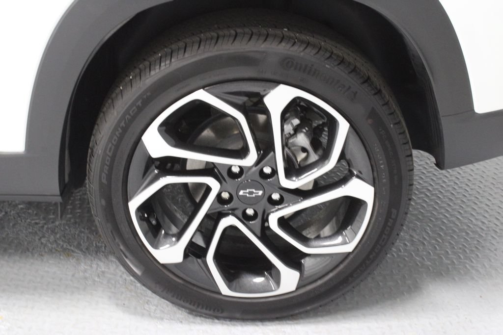 Used 2024 Chevrolet Trax RS w/ Sunroof Package FWD image 18