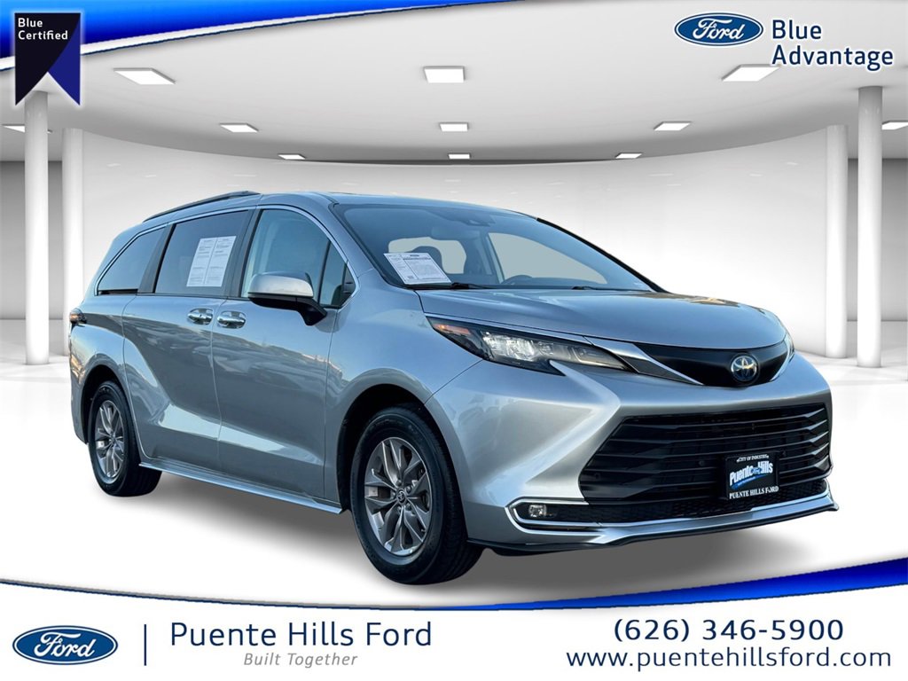 Used 2024 Toyota Sienna XLE image 1