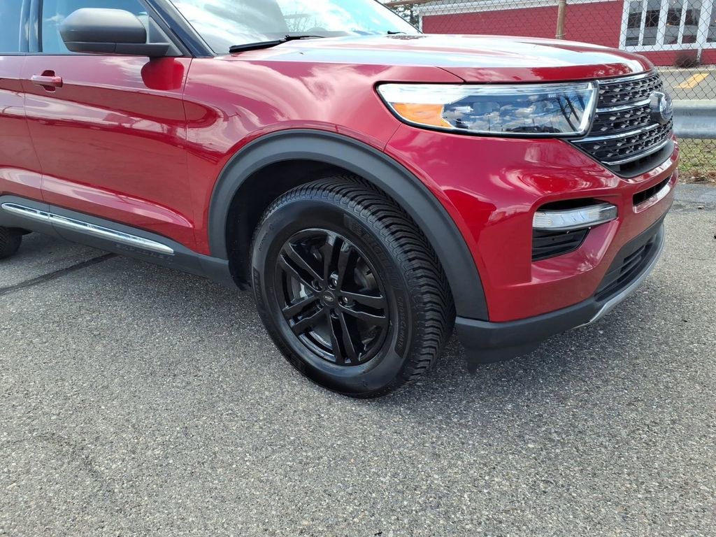 Certified 2022 Ford Explorer XLT w/ Equipment Group 202A AWD/4WD image 5