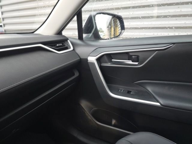 Used 2023 Toyota RAV4 XLE Premium image 14