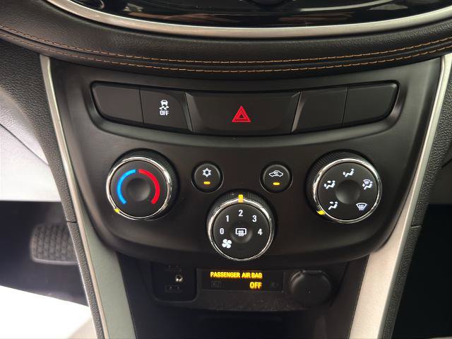 Used 2020 Chevrolet Trax LT w/ LT Convenience Package AWD/4WD image 5