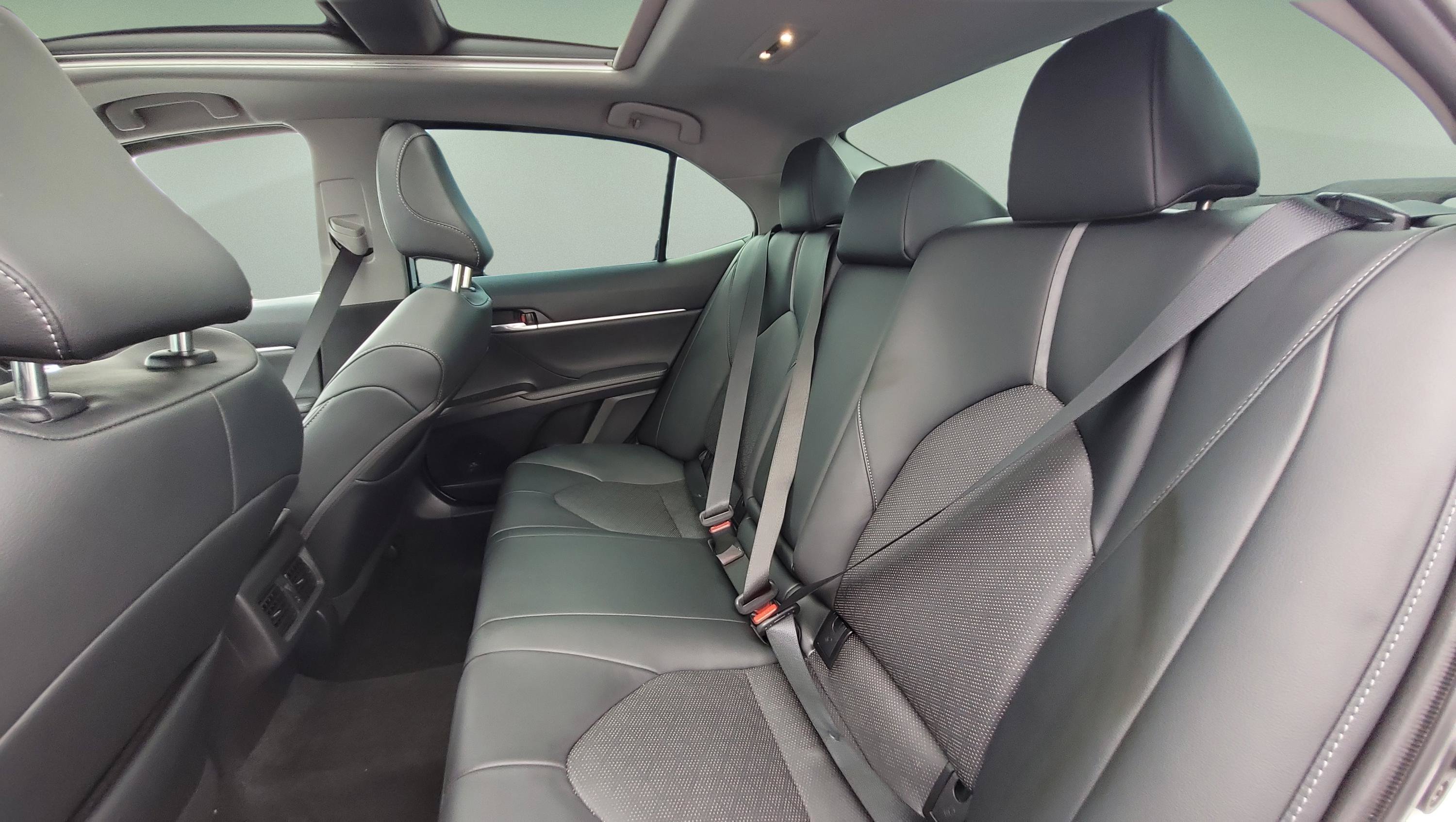 Used 2022 Toyota Camry XSE FWD image 16