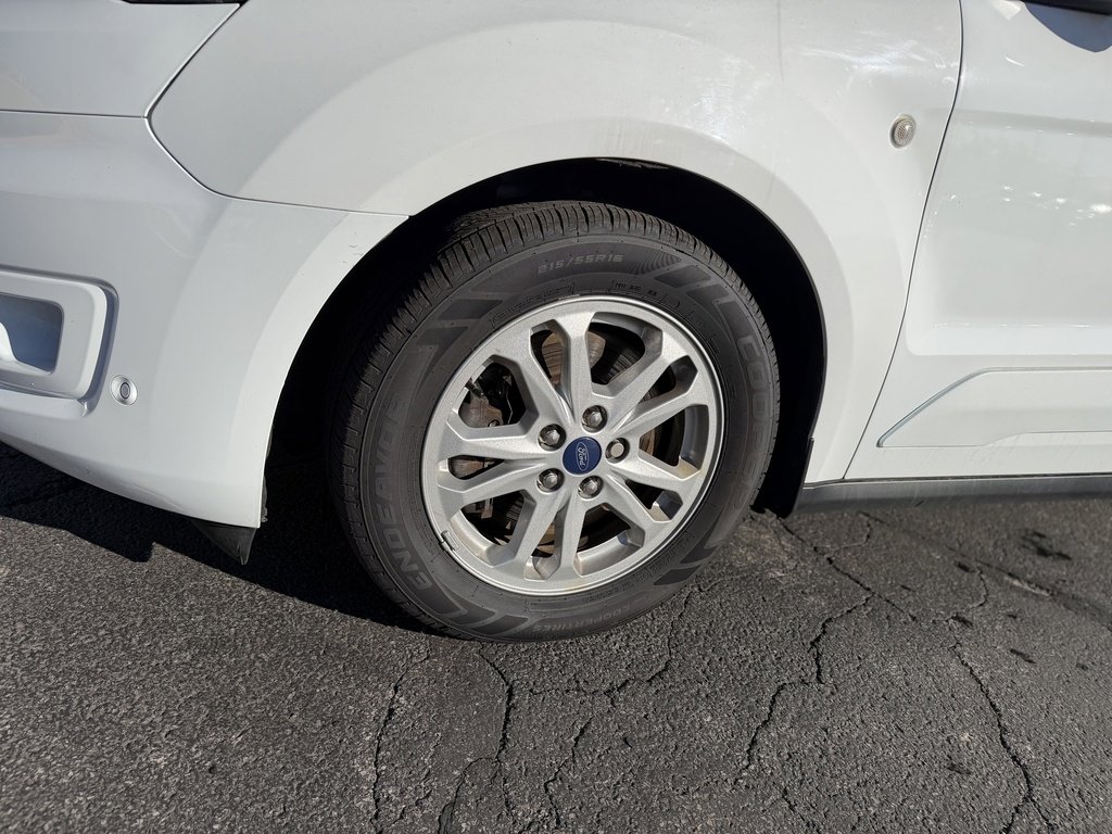 Certified 2022 Ford Transit Connect XLT image 11