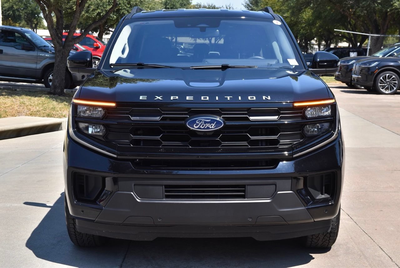 Certified 2025 Ford Expedition Max Active RWD image 3