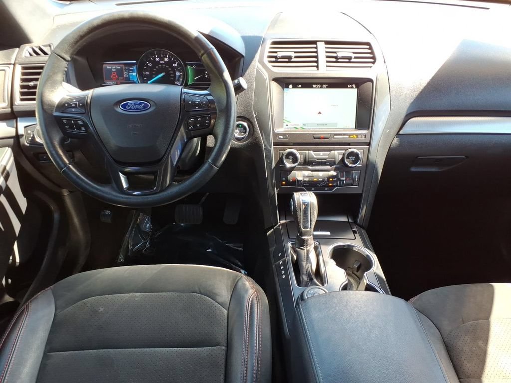 Certified 2018 Ford Explorer XLT w/ Equipment Group 202A AWD/4WD image 18