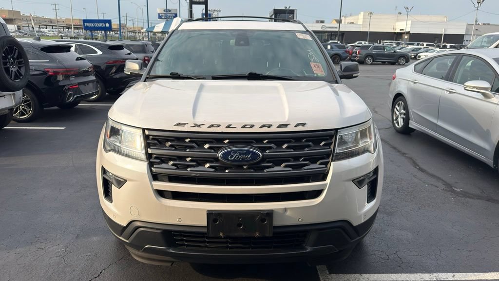 Certified 2018 Ford Explorer XLT w/ Equipment Group 202A AWD/4WD image 3