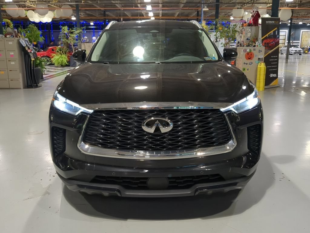 Used 2023 INFINITI QX60 Luxe w/ Performance Audio Package AWD/4WD image 3