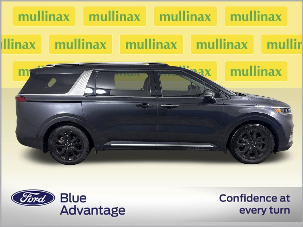 Used 2024 Kia Carnival SX FWD image 2