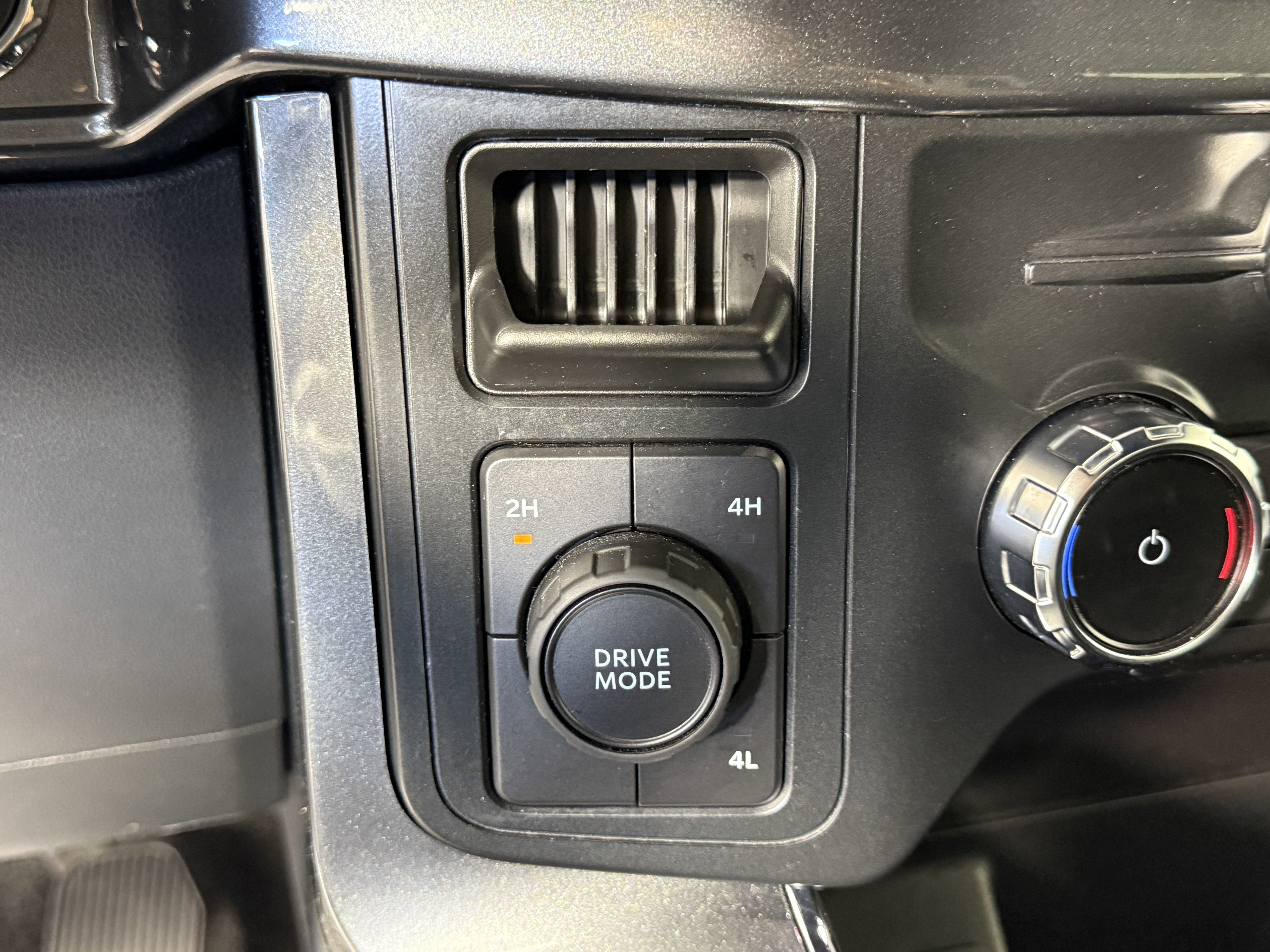 Certified 2022 Ford F150 XLT w/ Equipment Group 302A High image 21