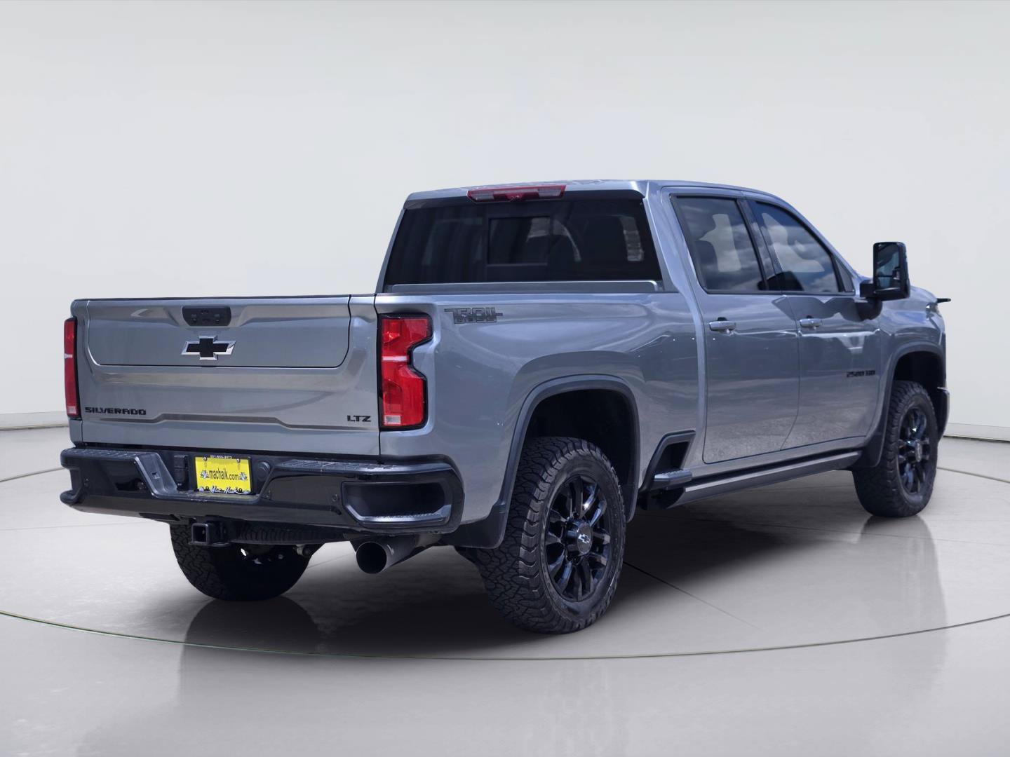 Used 2025 Chevrolet Silverado 2500 LTZ w/ LTZ Plus Package AWD/4WD image 8