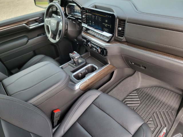 Used 2024 Chevrolet Silverado 1500 LT Trail Boss w/ Convenience Package II AWD/4WD image 24