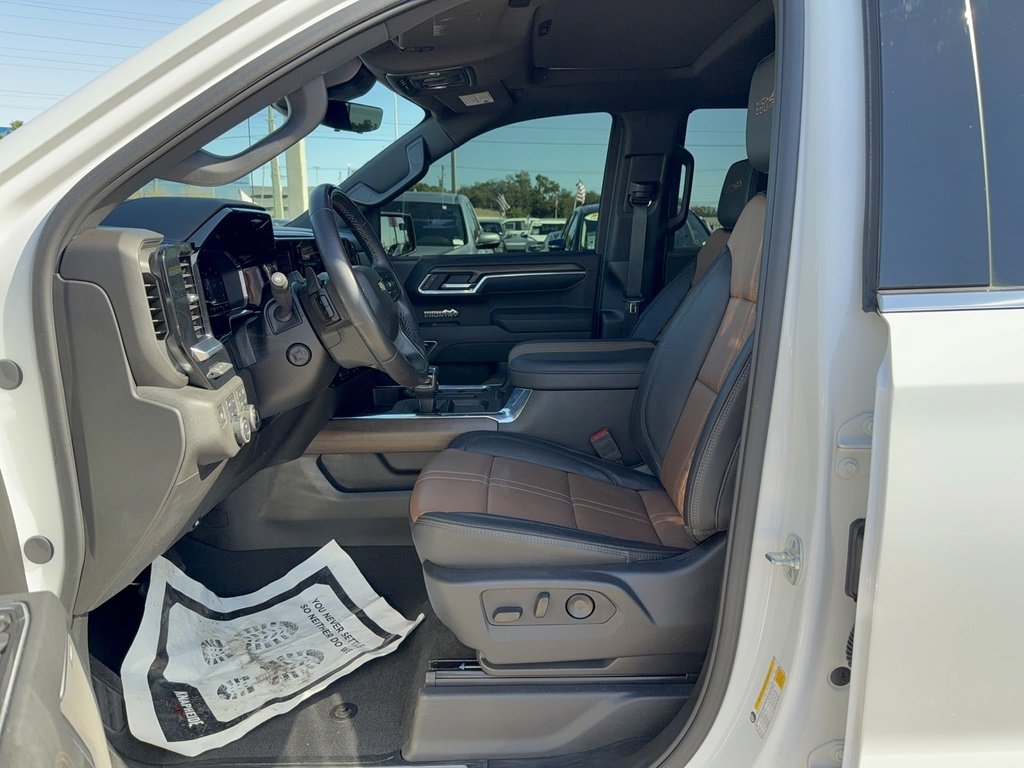 Used 2025 Chevrolet Silverado 1500 High Country image 13