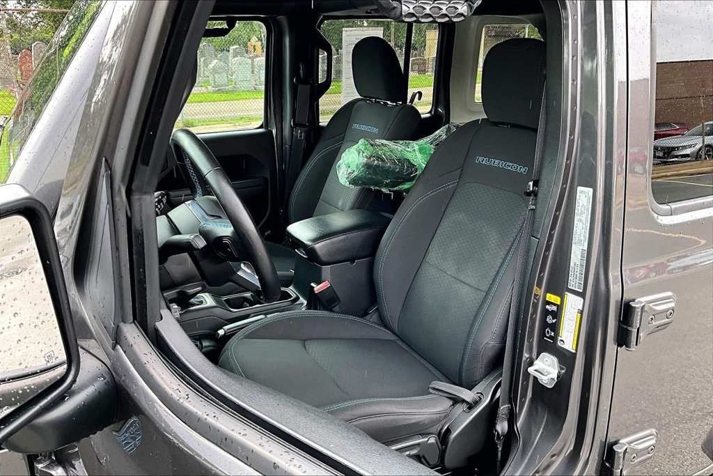 Used 2022 Jeep Wrangler Unlimited Rubicon 4xe w/ Cold Weather Group AWD/4WD image 23