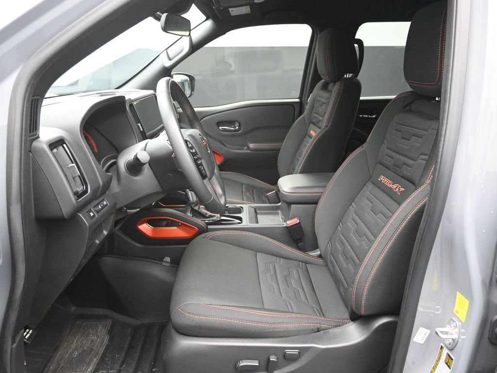 Used 2025 Nissan Frontier PRO-4X image 13