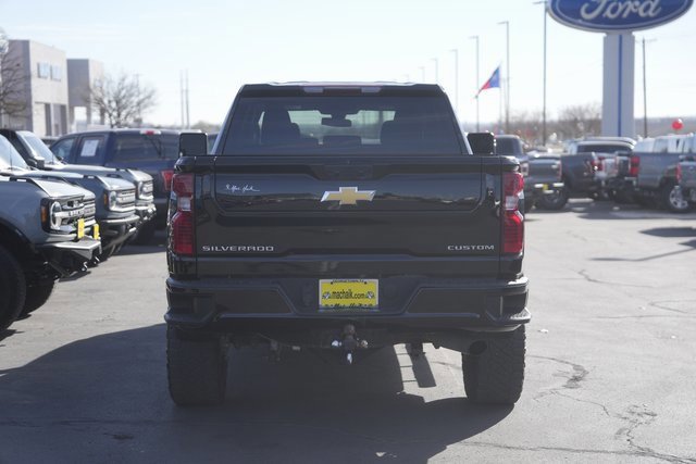 Used 2023 Chevrolet Silverado 2500 Custom w/ Custom Value Package image 3