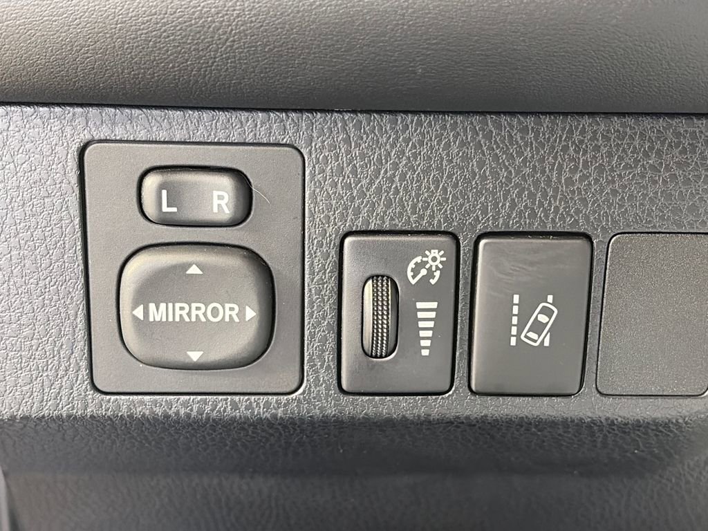 Used 2018 Toyota RAV4 XLE AWD/4WD image 24