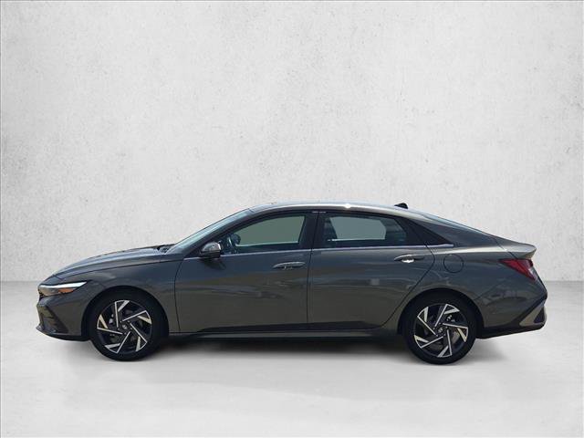 Used 2024 Hyundai Elantra Limited FWD image 9