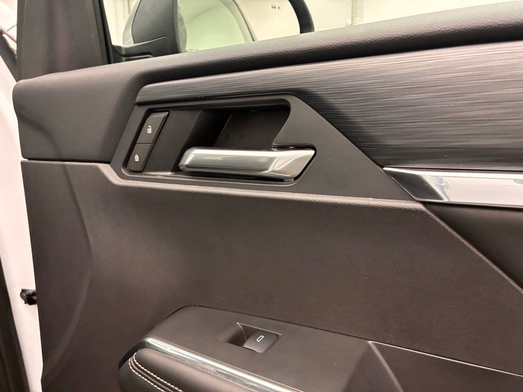 Used 2025 GMC Acadia Elevation image 24