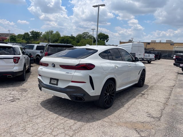 Used 2022 BMW X6 xDrive40i w/ Executive Package AWD/4WD image 3