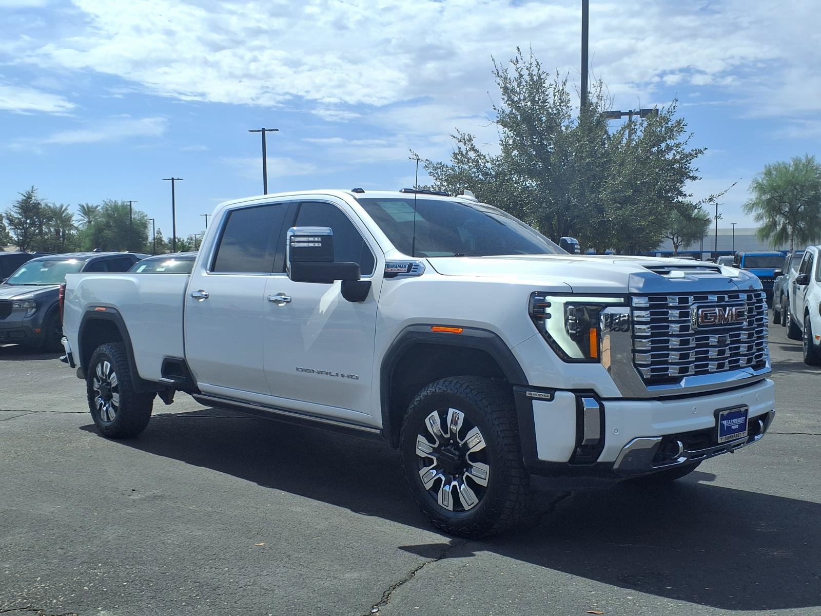 Used 2024 GMC Sierra 3500 Denali w/ Technology Package AWD/4WD image 8