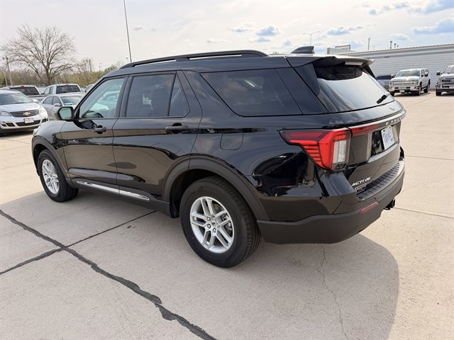 Certified 2025 Ford Explorer Active AWD/4WD image 9