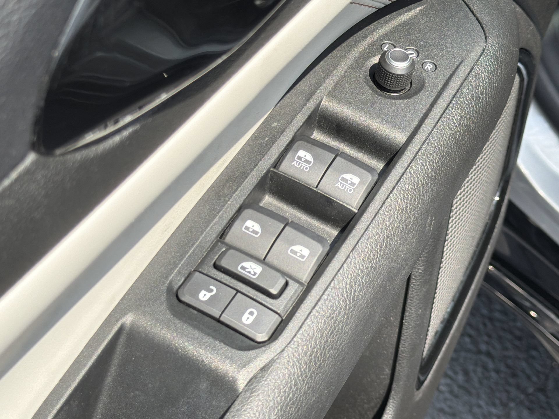 Used 2022 Jeep Compass Limited w/ Elite Group AWD/4WD image 22