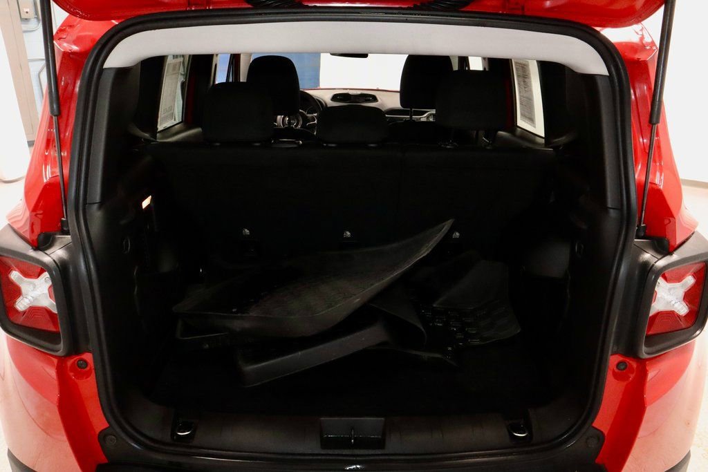 Used 2023 Jeep Renegade Latitude image 14