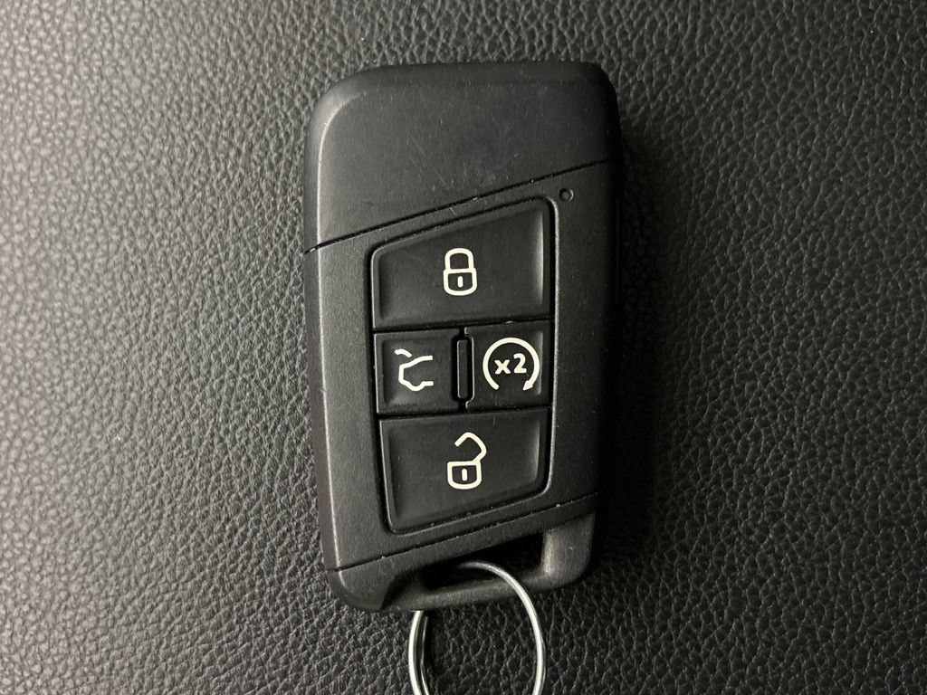 Used 2023 Volkswagen Atlas Cross Sport SE FWD image 31