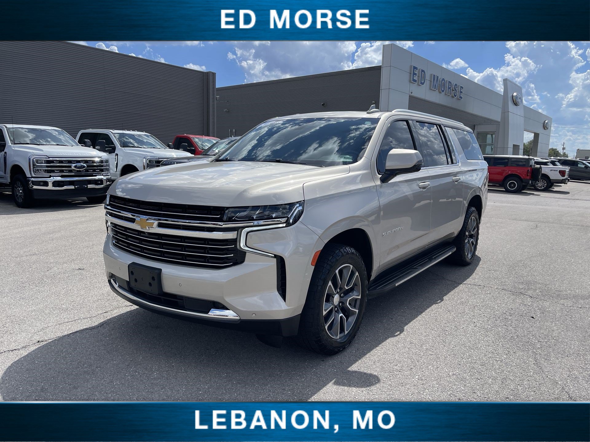 Used 2021 Chevrolet Suburban LT w/ LT Signature Plus Package AWD/4WD image 4