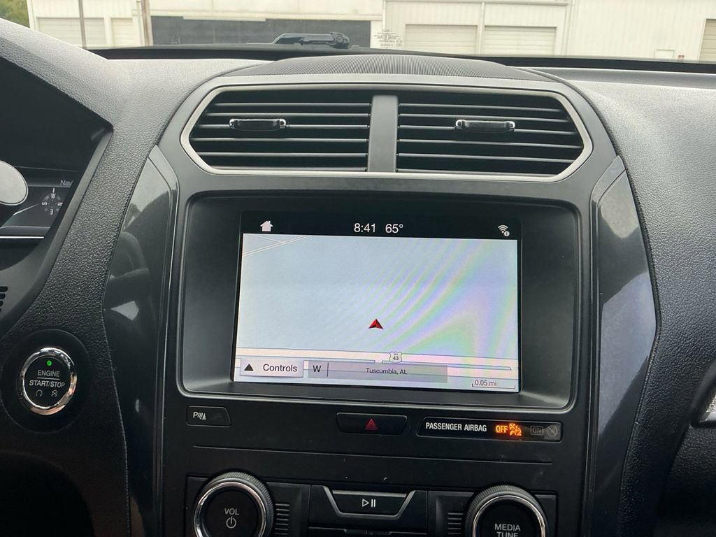 Certified 2019 Ford Explorer XLT w/ Equipment Group 202A FWD image 26
