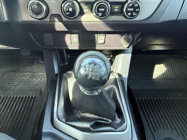 Used 2018 Toyota Tacoma TRD Sport AWD/4WD image 23