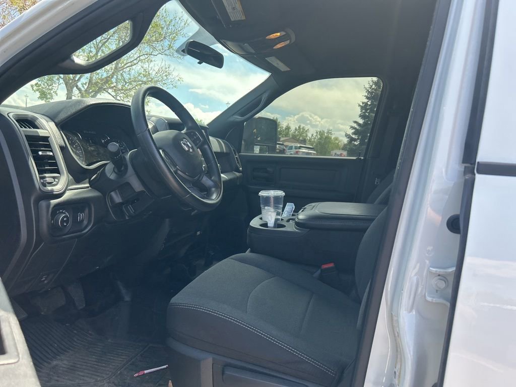 Used 2024 RAM 3500 Tradesman w/ Chrome Appearance Group AWD/4WD image 8