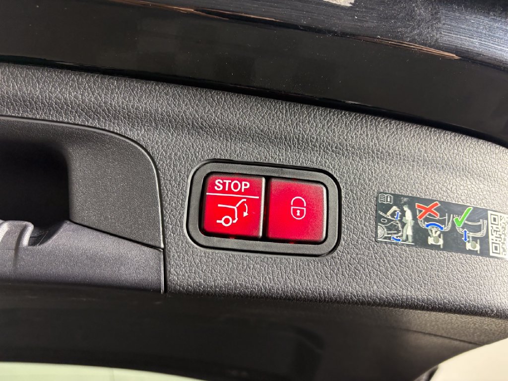 Used 2025 Mercedes-Benz GLE 350 4MATIC image 33