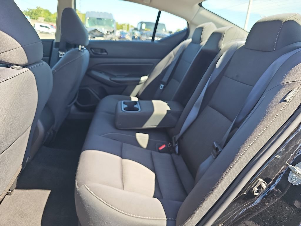 Used 2024 Nissan Altima 2.5 SV FWD image 13