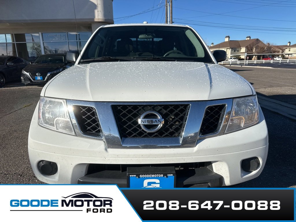 Used 2017 Nissan Frontier SV image 2