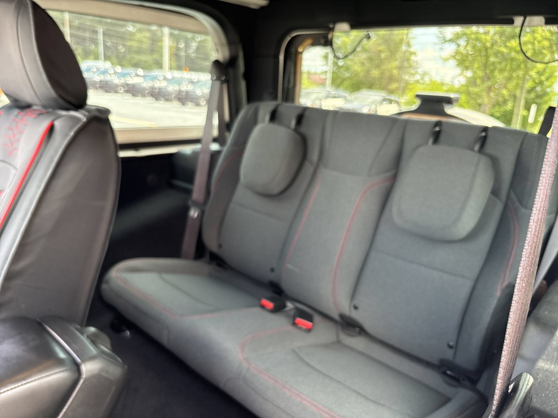Used 2024 Jeep Wrangler Rubicon w/ Technology Group AWD/4WD image 17