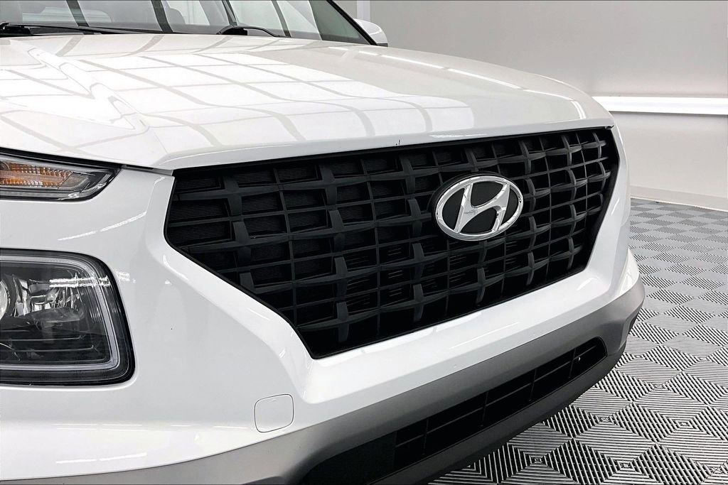 Used 2024 Hyundai Venue Limited FWD image 28