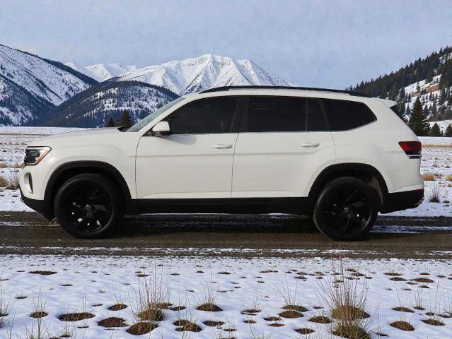 Used 2025 Volkswagen Atlas SE image 3