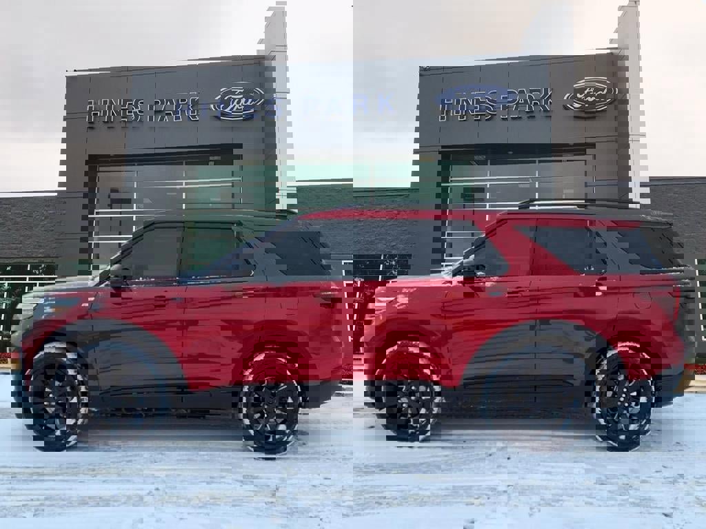 Certified 2022 Ford Explorer ST-Line w/ Class IV Trailer Tow Package image 2