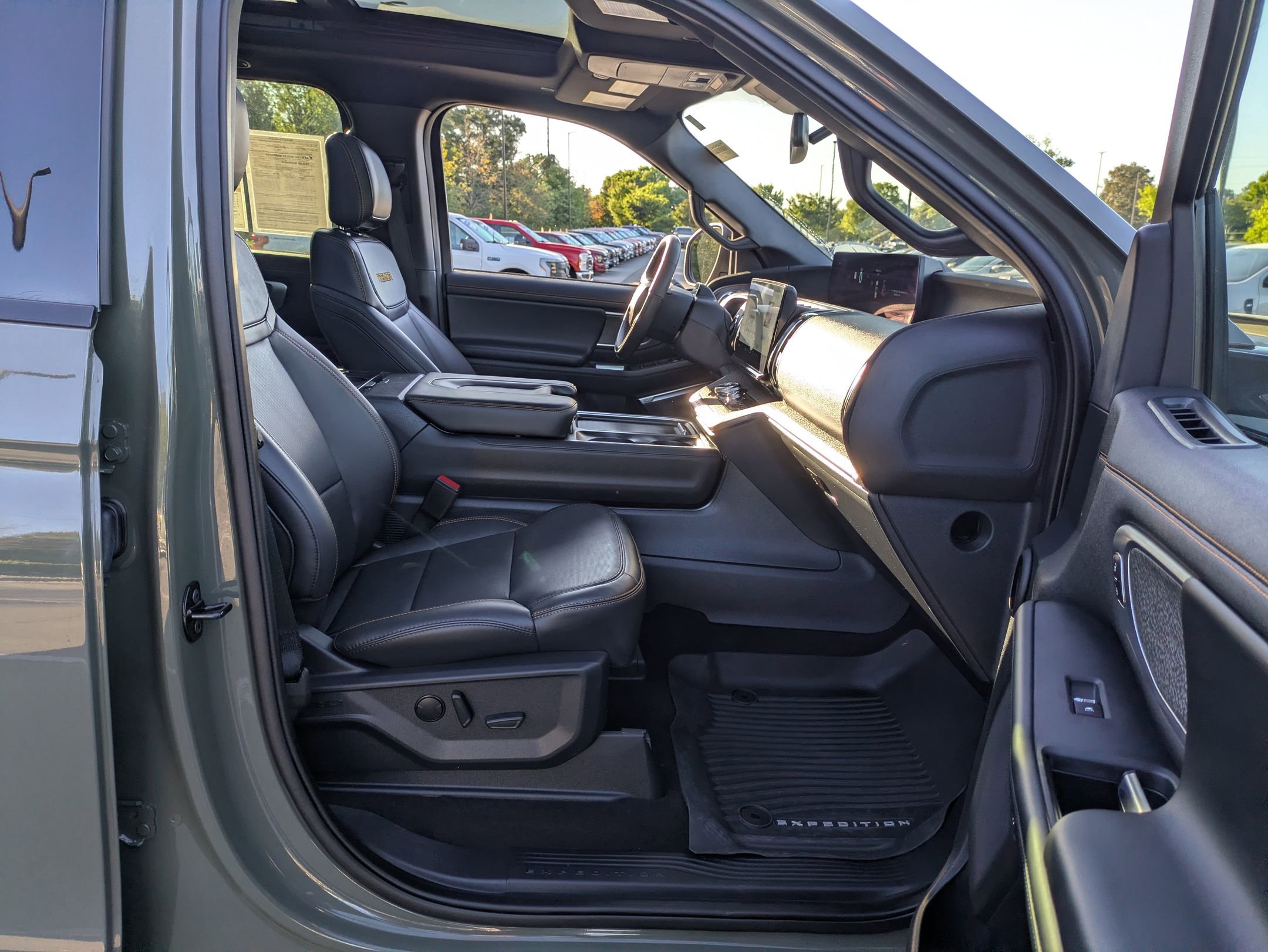 Certified 2025 Ford Expedition Tremor AWD/4WD image 35