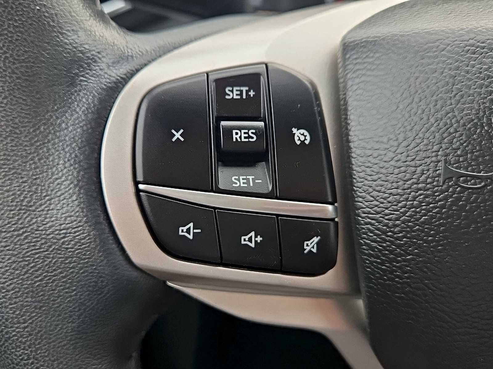 Certified 2023 Ford Explorer XLT w/ Equipment Group 202A AWD/4WD image 13