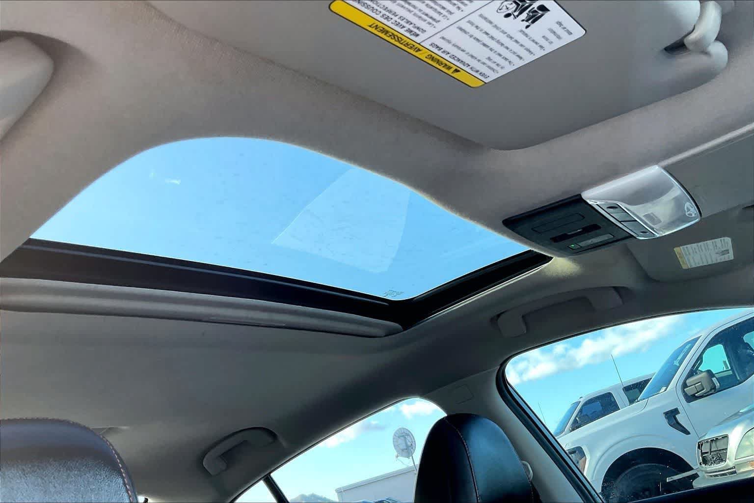 Used 2023 Nissan Sentra SR w/ SR Premium Package FWD image 30