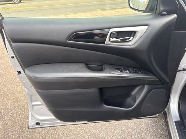 Used 2019 Nissan Pathfinder SV AWD/4WD image 14