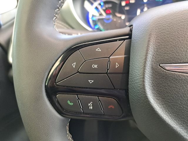 Used 2024 Chrysler Pacifica Limited FWD image 17
